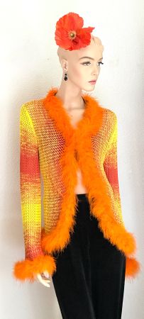 SINEAD GOREY Designer Strickjacke mit Straussenfedern Besatz