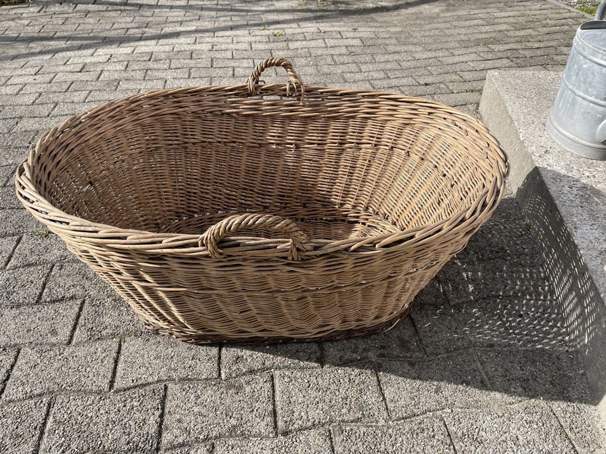 Altro per la casa: Grosser alter Weidekorb 90cm leicht defekt – Usato da Niederbüren venduto da poschti