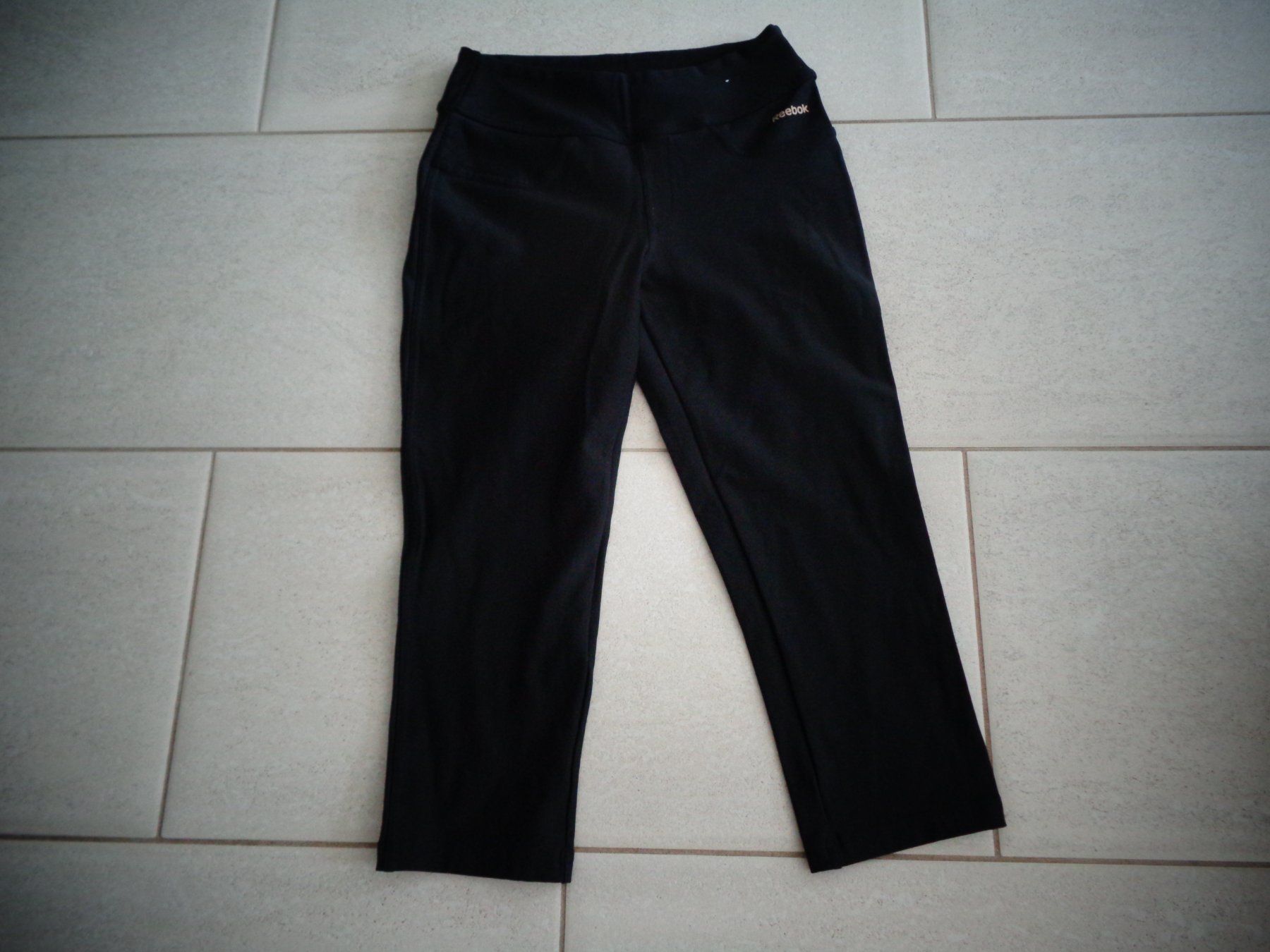Reebok Hosen: REEBOK SPORT HOSE GR.S – Gebraucht aus Rotkreuz von Samballi