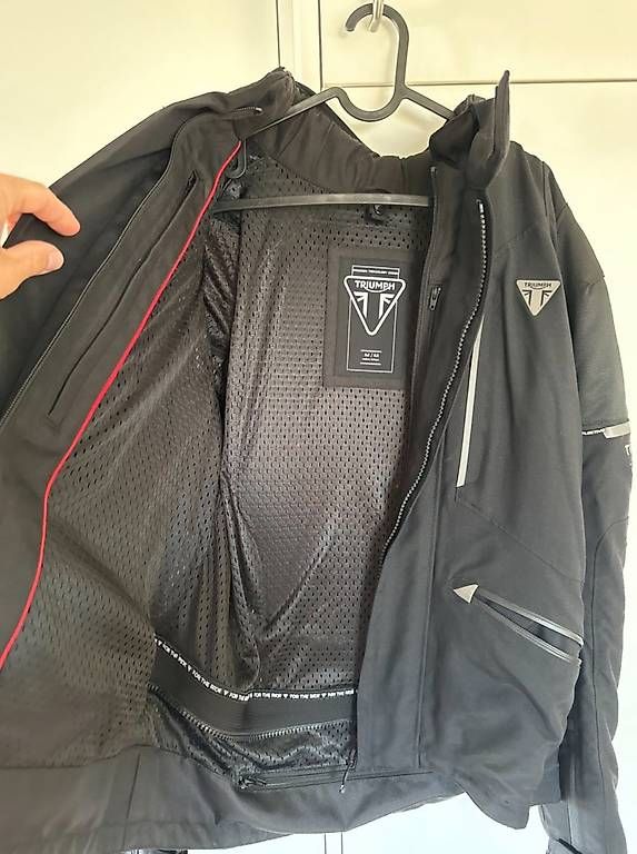 Jacken: Motorradjacke mit integriertem Rückenpanzer – Neu (gemäss Beschreibung) aus Münchenstein von bloombluem