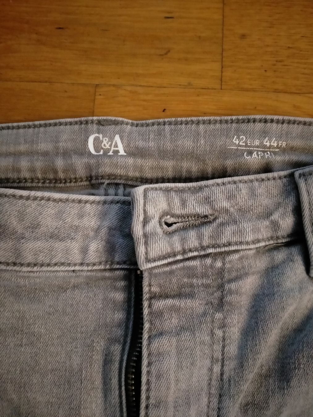 C&A Pantaloni: Capri Jeans gr 42 EU – Nuovo (secondo la descrizione) da Regensdorf venduto da ste_9w8q 1