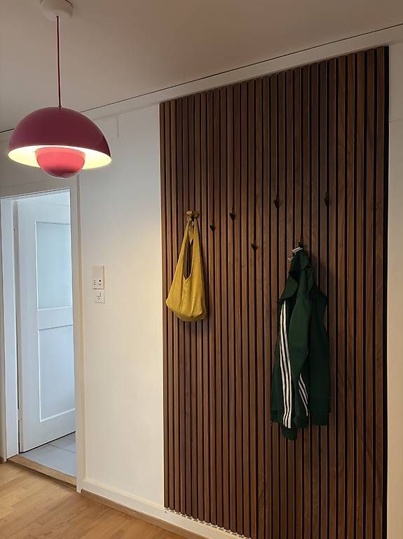 Guardaroba: Wandpaneele / Garderobe aus Holz – Usato da Zürich venduto da islabelllaleh