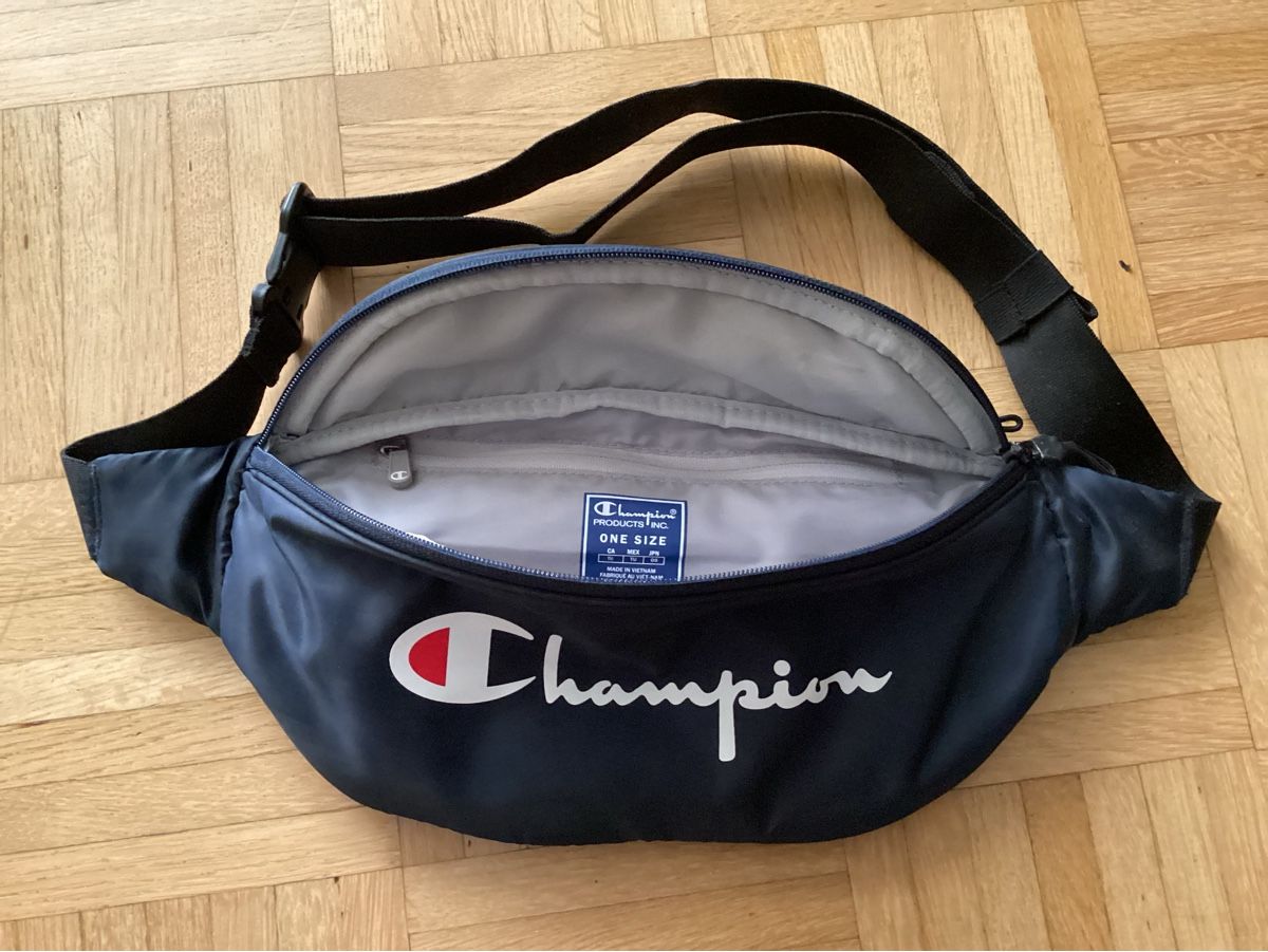 Champion Borse: Champion Bauchtasche marine – Usato da Jona venduto da Siestaaa 2