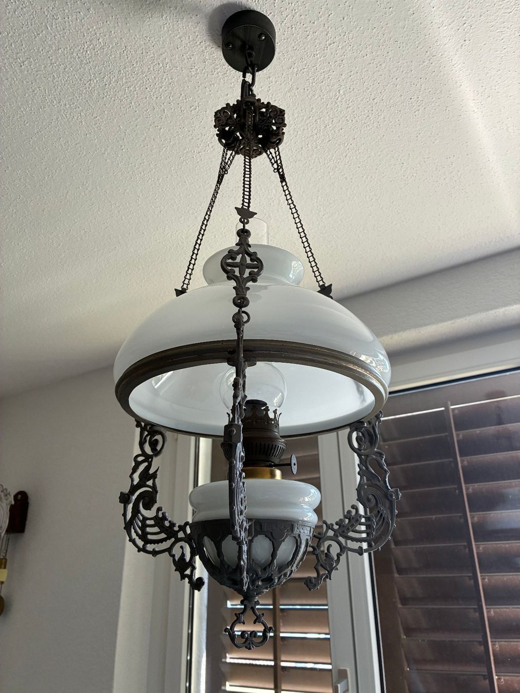 Lampadari & plafoniere: Hängelampe antik Messing Glas weiss – Usato da Uznach venduto da Kas-Fri 1