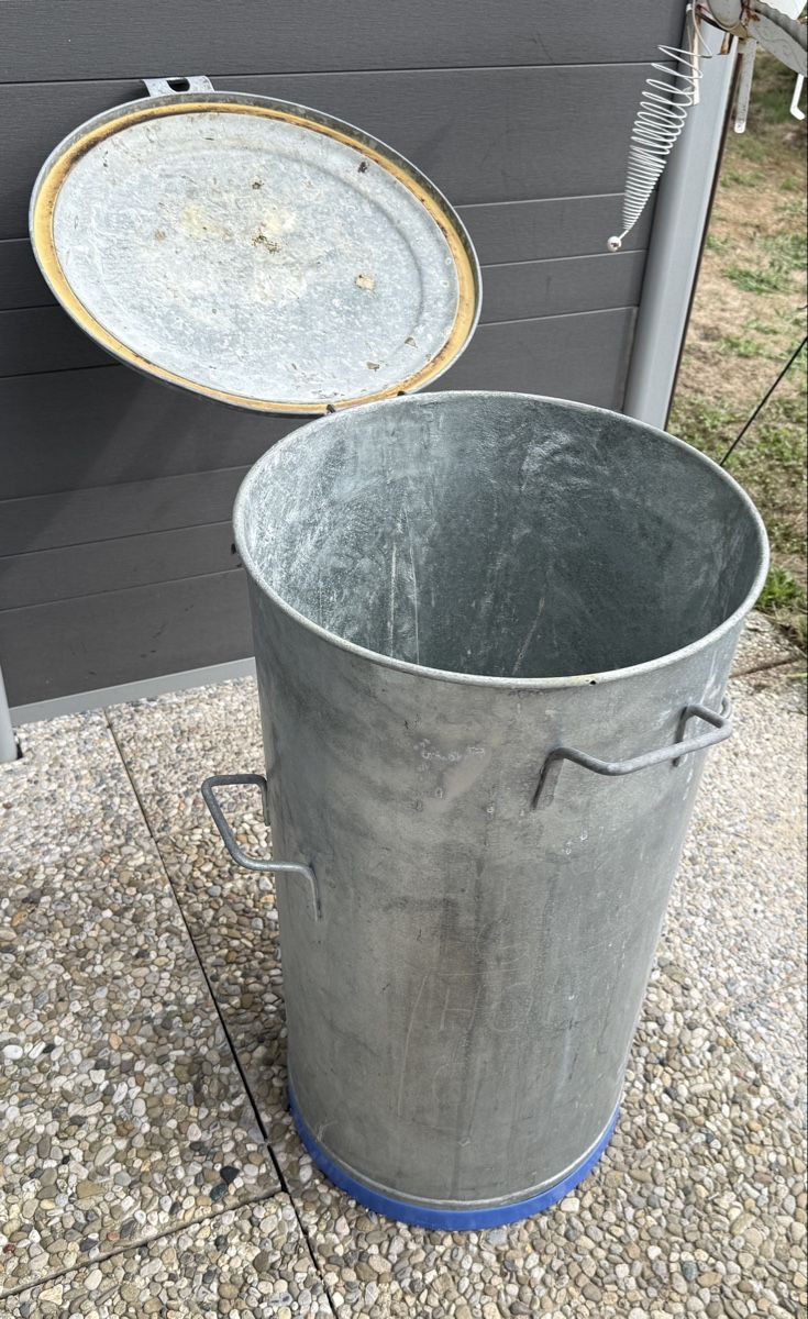 Cestini per rifiuti: Abfalleimer Tonne 70 L – Usato da Gerlafingen venduto da HungerDiva 1