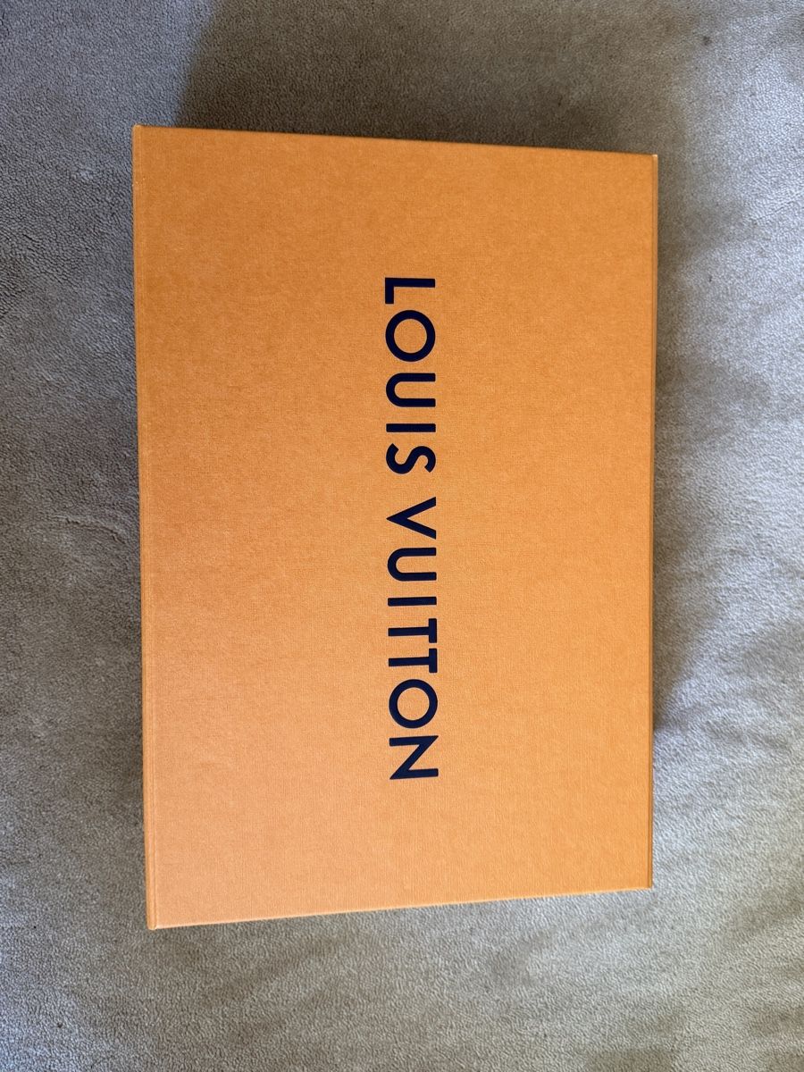 Louis Vuitton Custodie per cosmetici: Louis Vuitton Pochette Orange Monogram Transparent – Nuovo e nell'imballaggio originale da Gals venduto da sop_s7mz 3