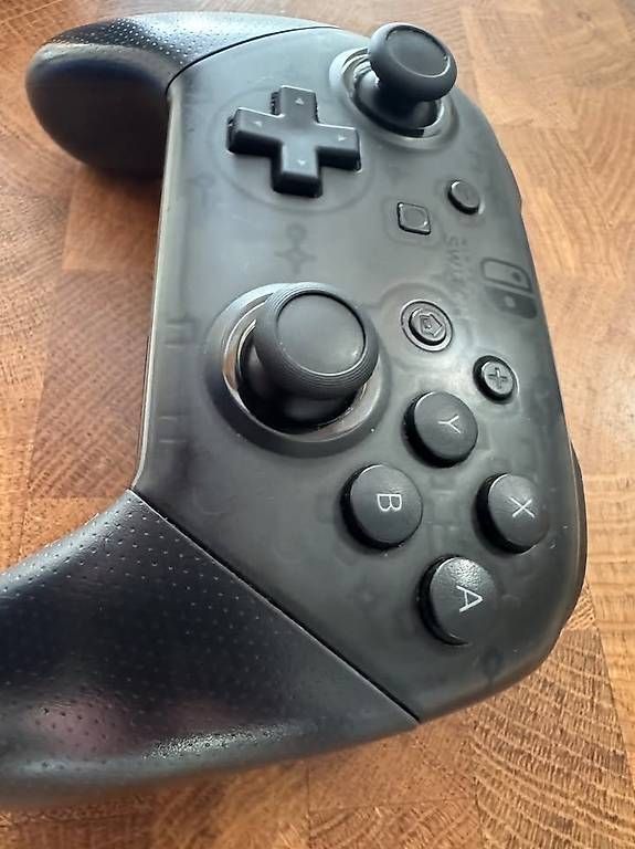 Controller: Nintendo Switch Pro Controller – Usato da Bussigny venduto da cmattiello 1