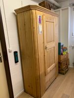 Antiker Bauerschrank, viel Stauraum, Top