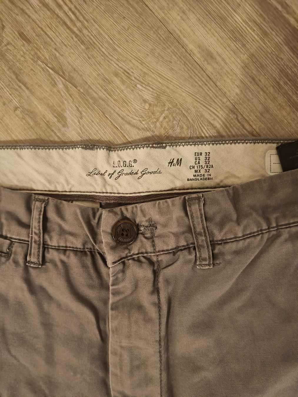 H&M Pantaloni: Shorts kurz Grösse 32 – Usato da Jaberg venduto da urig17. 2