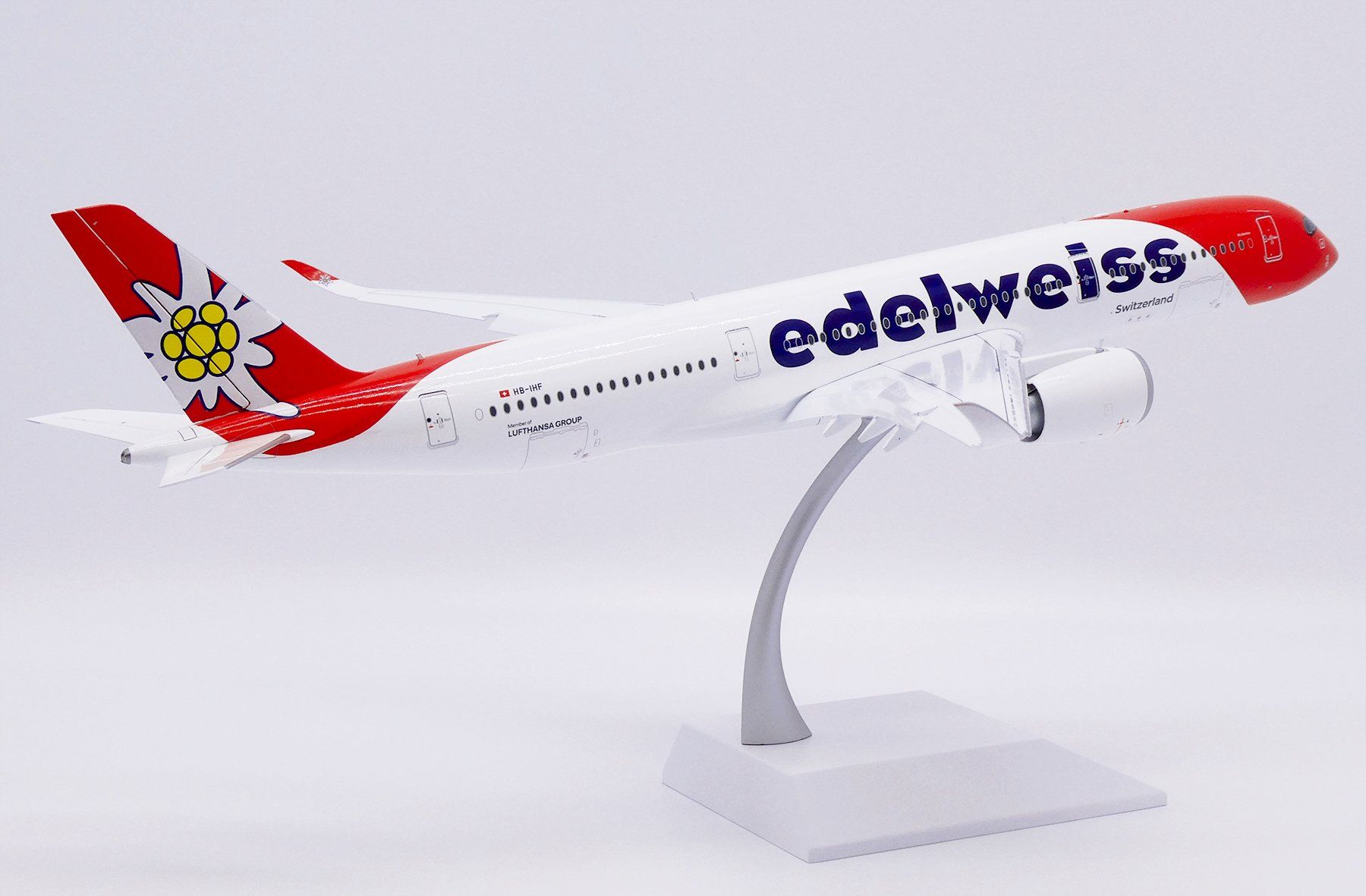 Edelweiss Kit di modellismo & Modellini statici: A350-900 EDELWEISS – Nuovo e nell'imballaggio originale da Morges venduto da iljamuromez 7