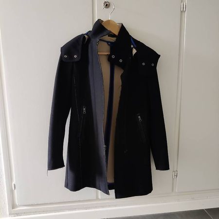 Cappotto invernale nero con cappuccio XS/S