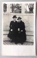 Femmes sur un banc