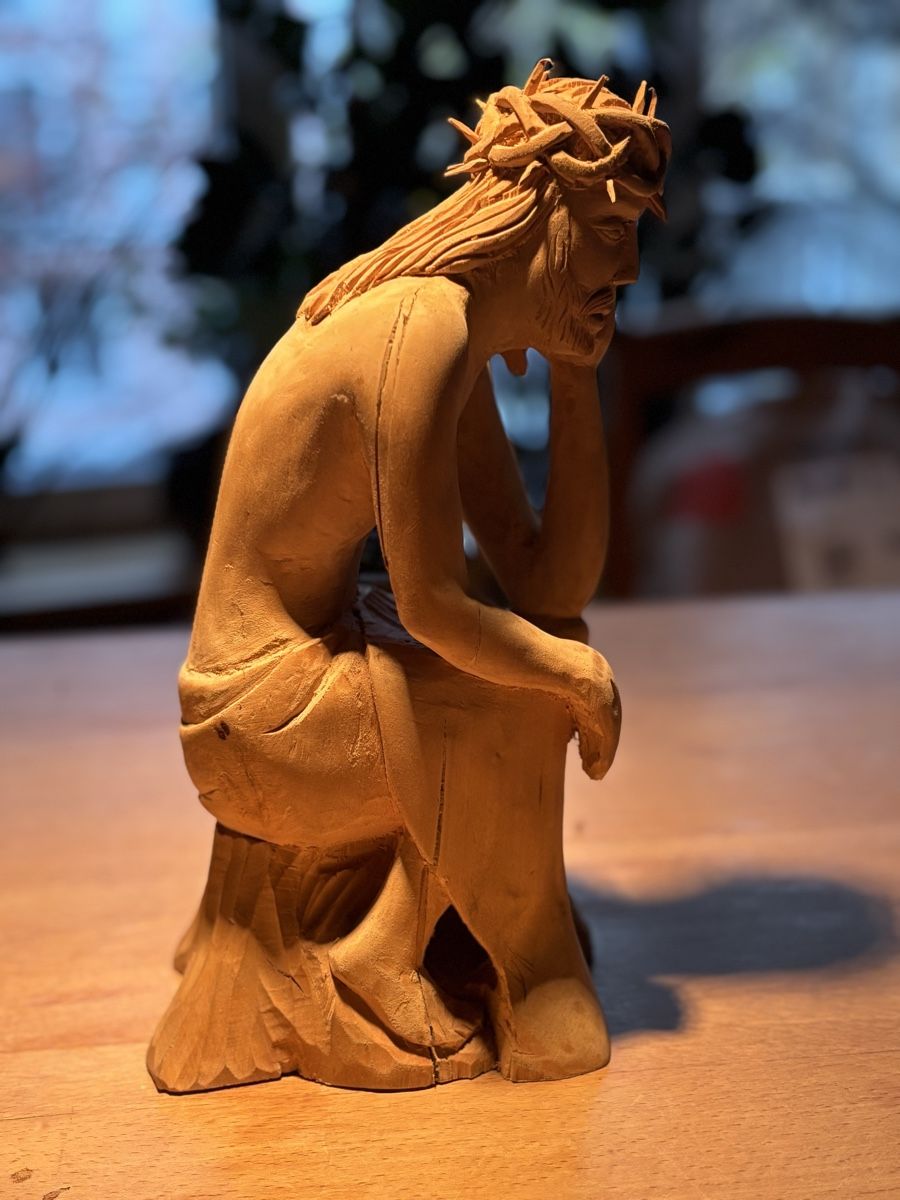 Holzskulptur „Christus in der Rast / Der Denker“ – signiert (Gebraucht ...