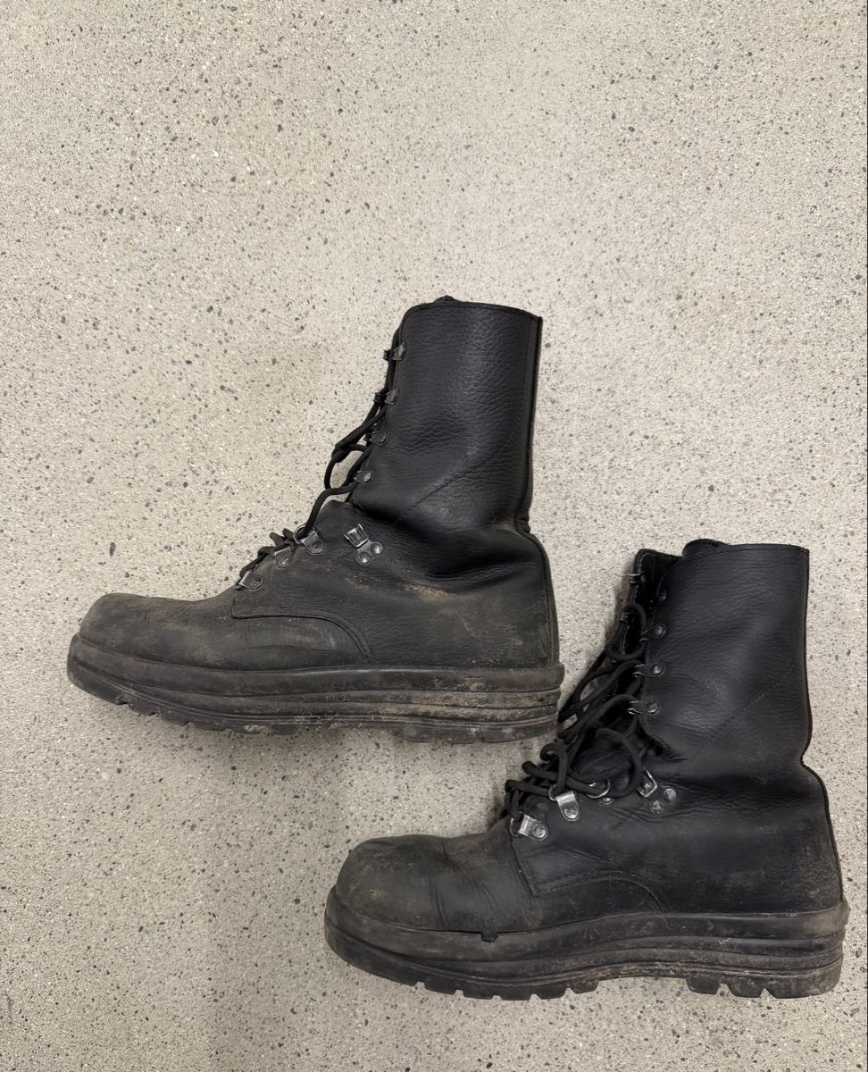 Schweizer Armee Herrenschuhe: Militärstiefel – Gebraucht aus Bern von Balucodor