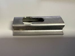 Pièces inox pour fixation de lames de terrasse avec vis