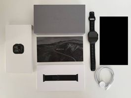 Apple Watch Ultra 2, 49 mm, Titan Schwarz, Akku 99 %