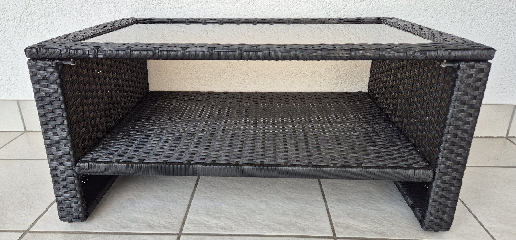Tische: Gartentisch Rattan-Optik, mit Glasplatte, Ablage – Gebraucht aus Grosswangen von fridolin137