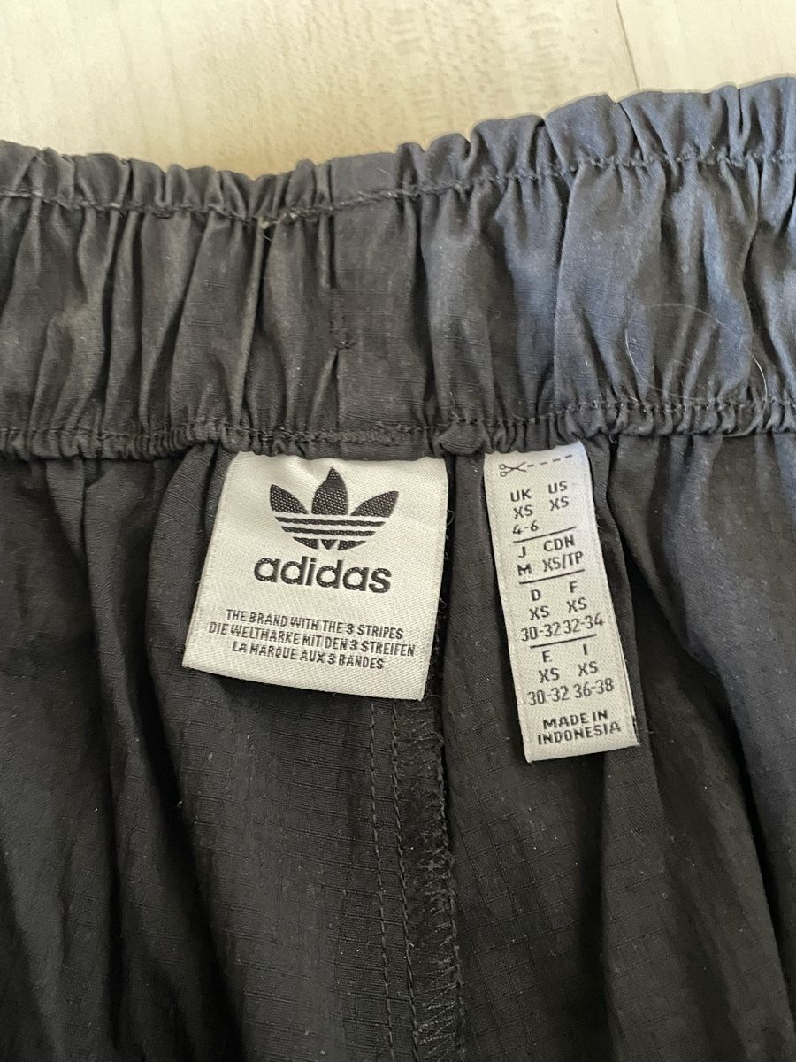 Adidas Pantaloni: Adidas Hose Schwarz XS – Usato da Bremgarten AG venduto da fhr.11 1