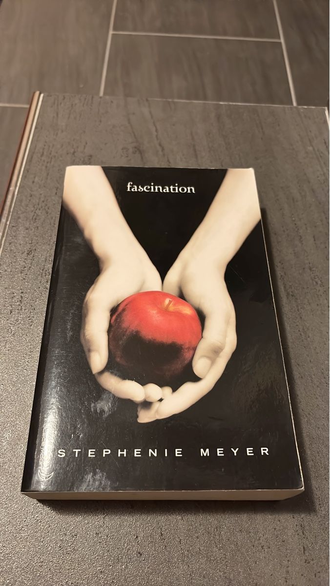 Libri: Fascination Stephenie Meyer Livre Occasion – Usato da Les Bois venduto da warner10504