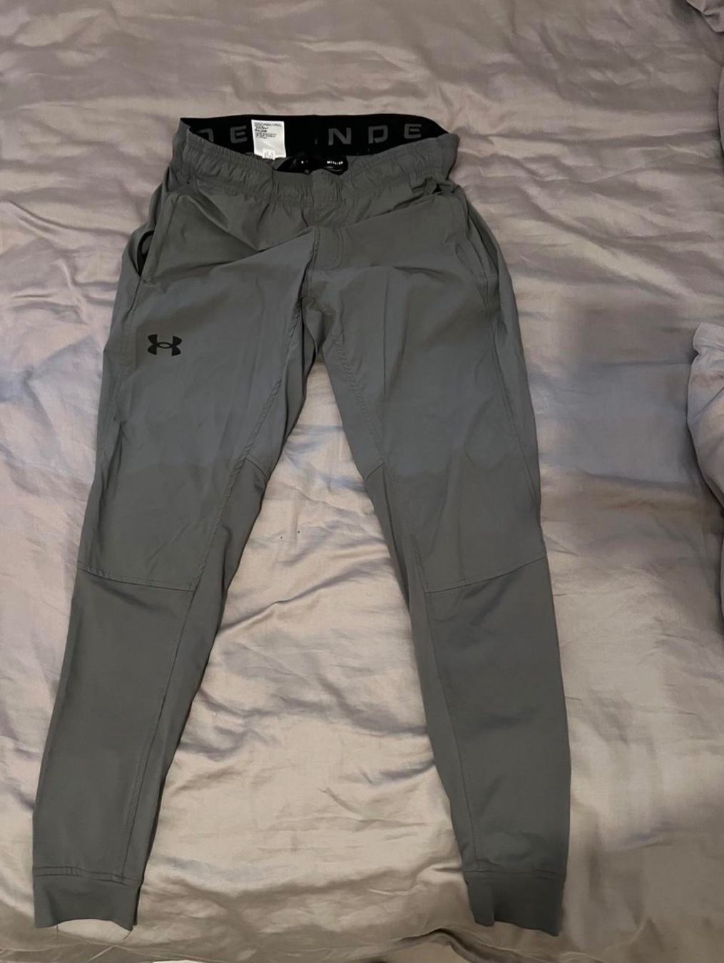 Under Armour Pantaloni: Under Armour hybrid Gris – Nuovo (secondo la descrizione) da Genève venduto da jae_n2pn