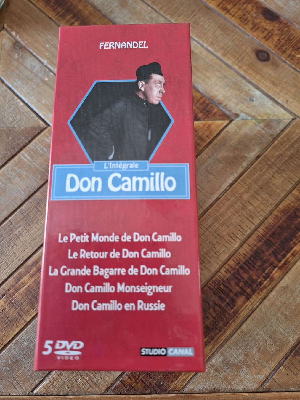 Tutti i DVDs: Coffret DVD – Nuovo (secondo la descrizione) da Fribourg venduto da car_6vvs 1