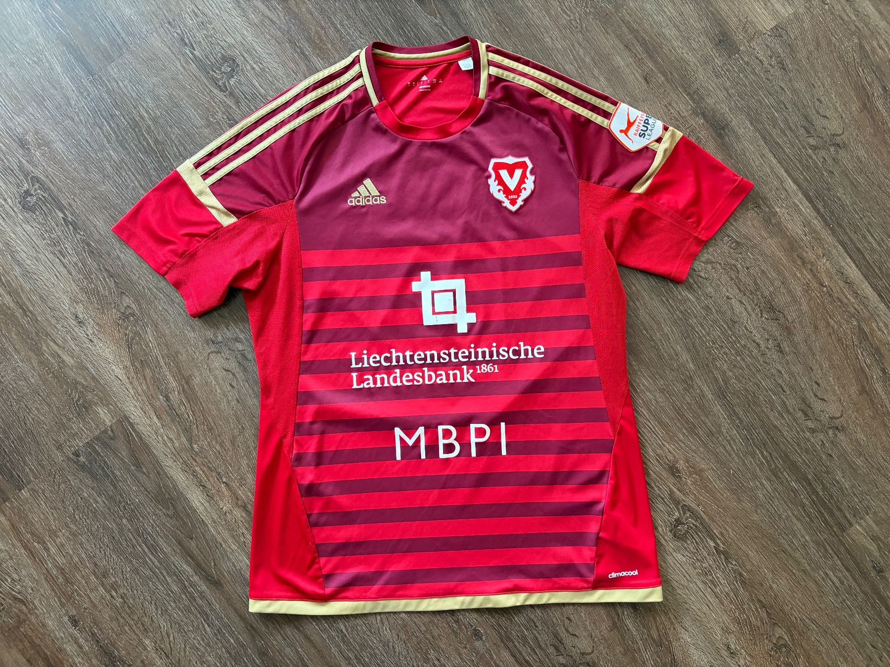 Adidas Canottiere & Pantaloni: FC Vaduz Trikot Gr. L / Avdijaj – Usato da Muttenz venduto da bargain_hunter