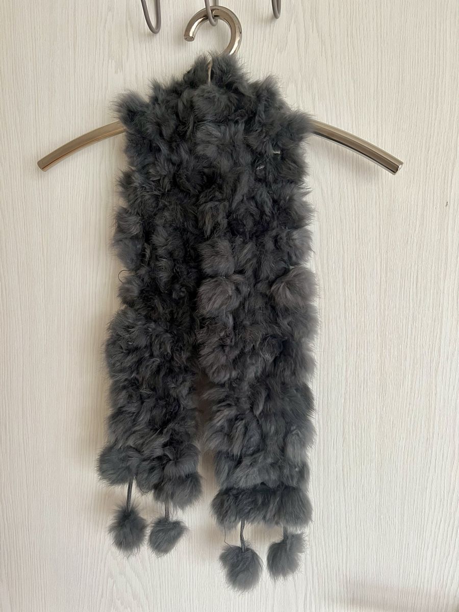 Foulard & Sciarpe: Schal aus Kaninchenfell grau – Usato da Winterthur venduto da ebe_wvp2