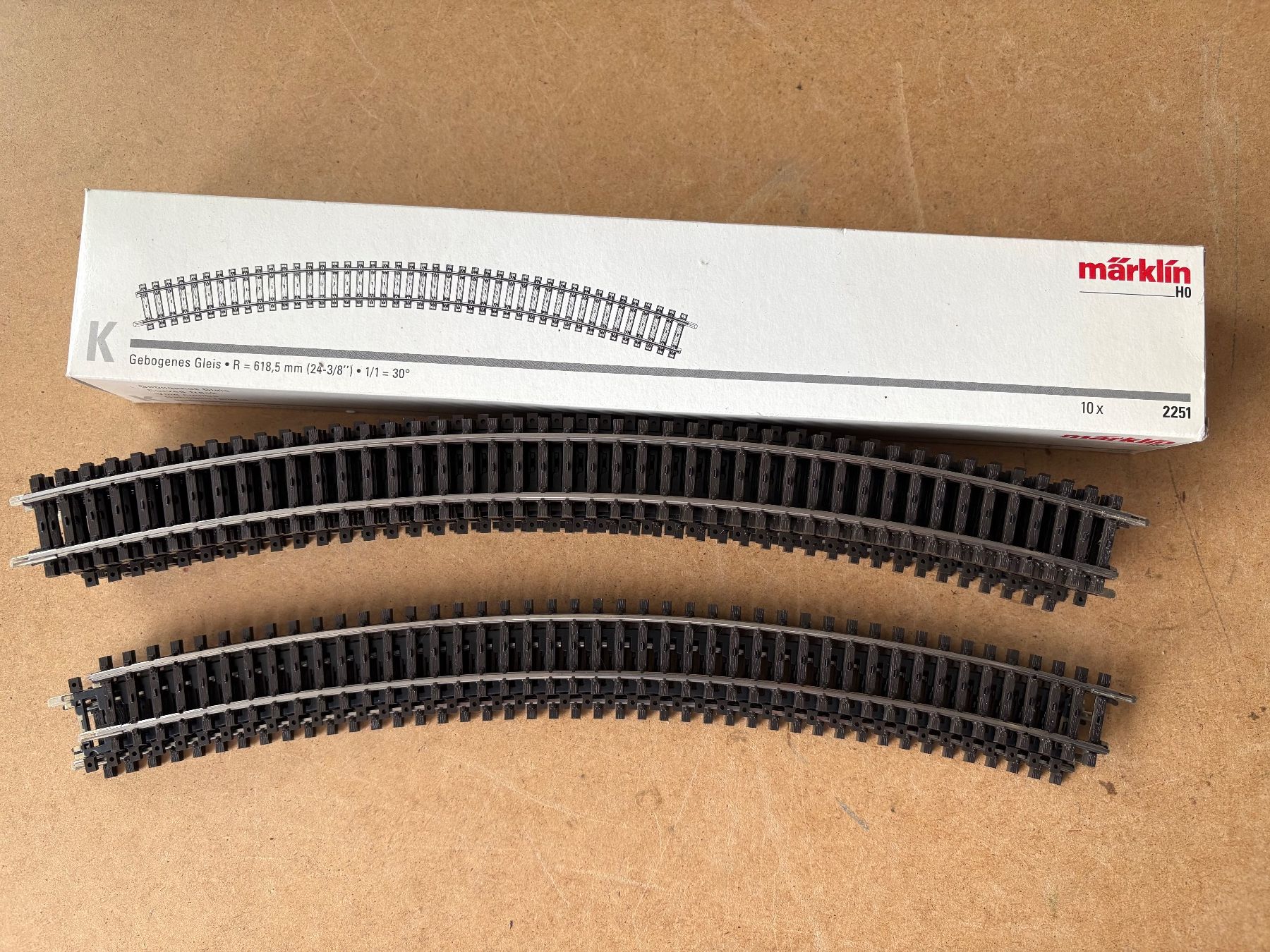 Märklin Modelleisenbahnen: 13x Marklin 2251 Gebogenes Gleis – Neu und originalverpackt aus Hauterive NE von eriamch