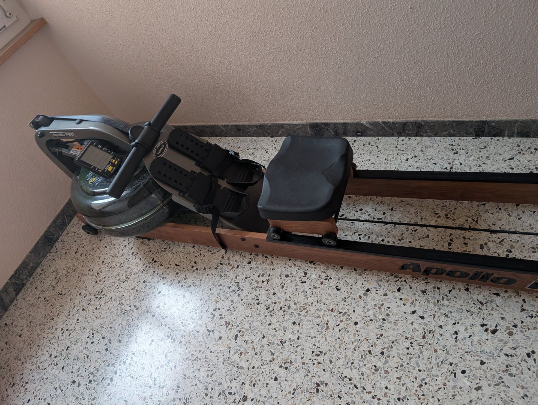 Hometrainer: Apollo Pro Rudergerät, Wasserwiderstand einstellbar. Leise. – Usato da Wittenbach venduto da FleurLaBelle 2