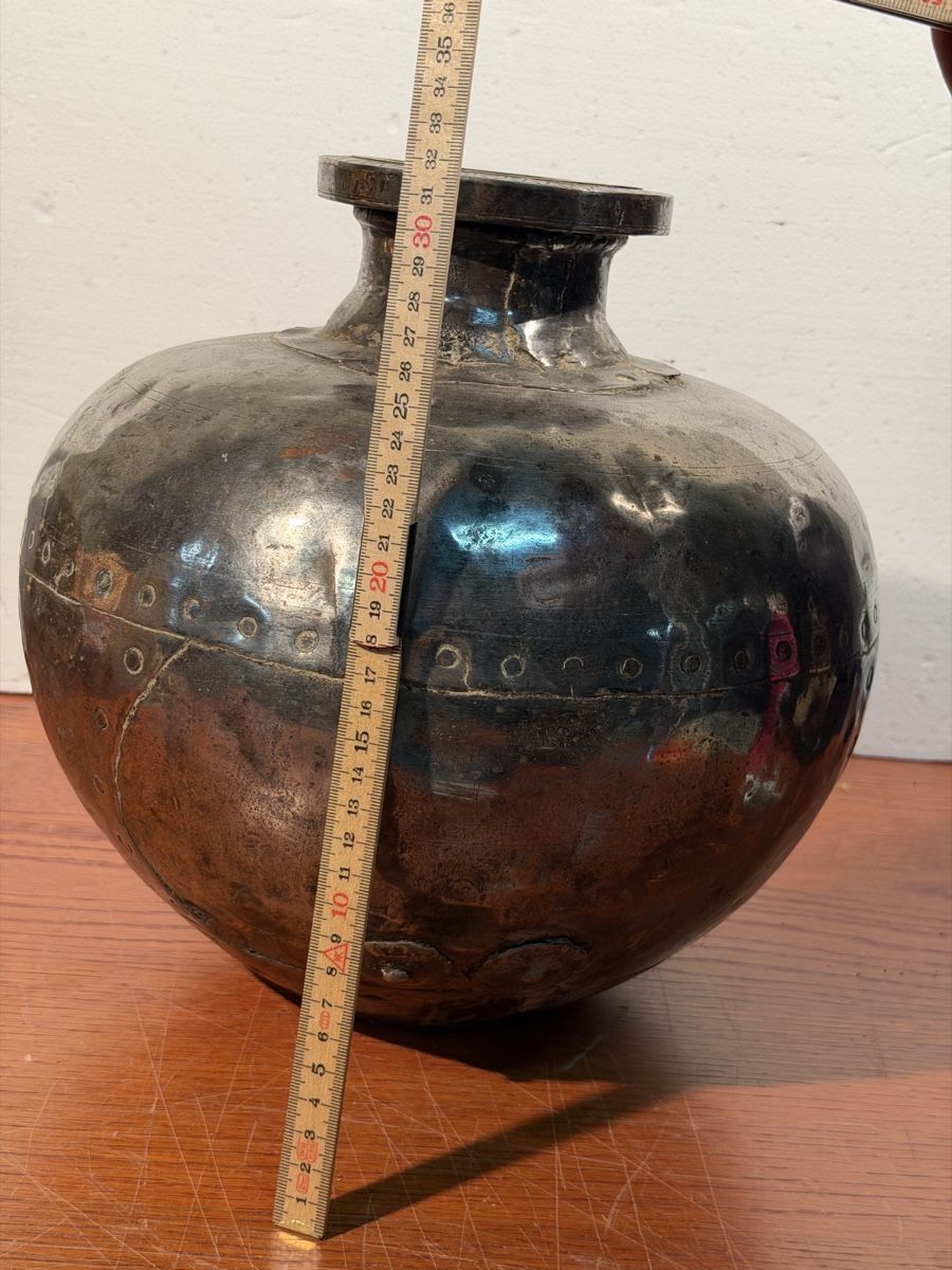 Vasen & Gefässe: Vintage Hammered Metal Pot - Unique Decorative Piece – Gebraucht aus Lausanne von artnouveau04 5