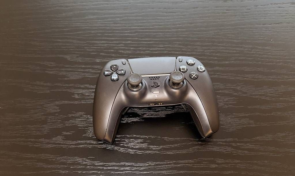 Controller: PS5 rocket Controller – Nuovo e nell'imballaggio originale da Domat/Ems venduto da samiramia