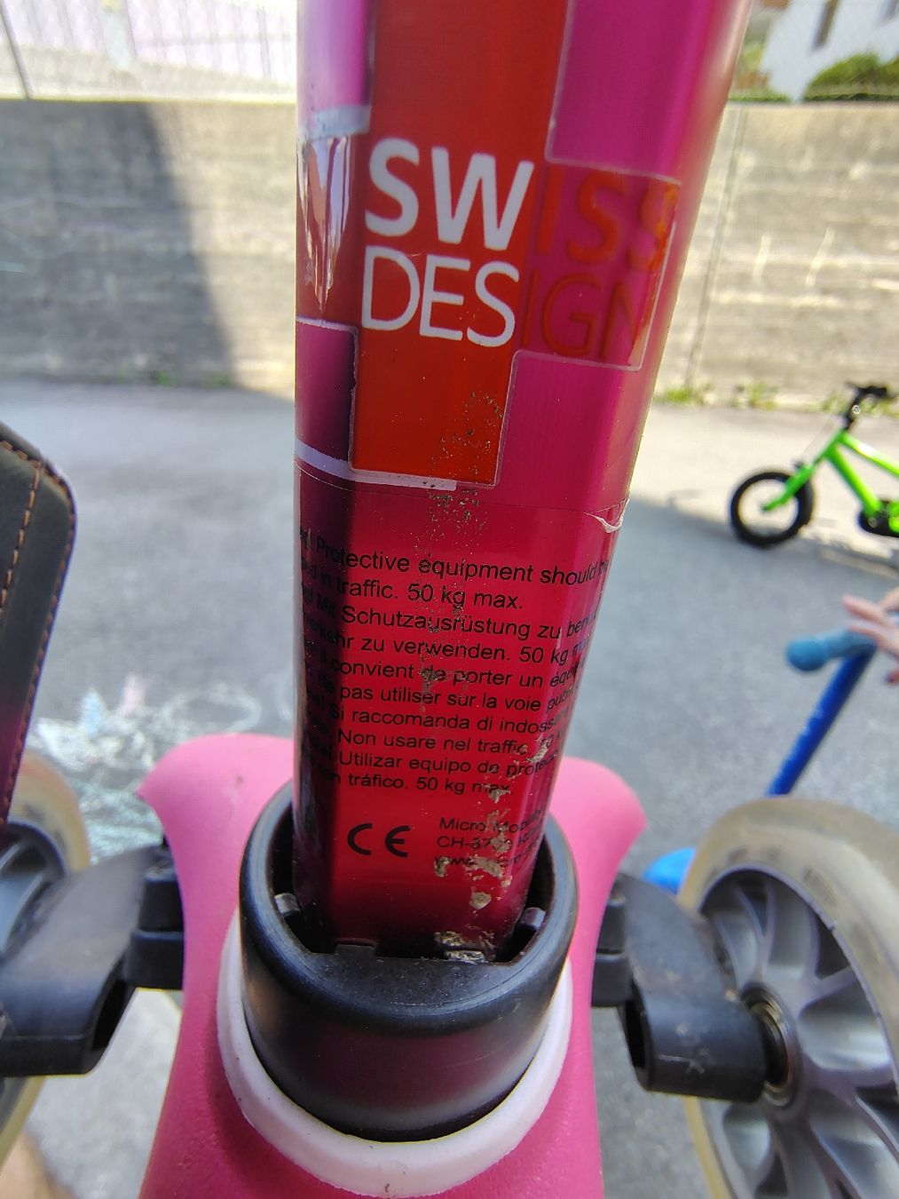 Micro Kickboard: Monopattino Mini Micro rosa usato – Gebraucht aus Emmetten von edm_g6rc 1