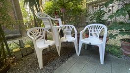 12 Stapelbare Gartenstühle