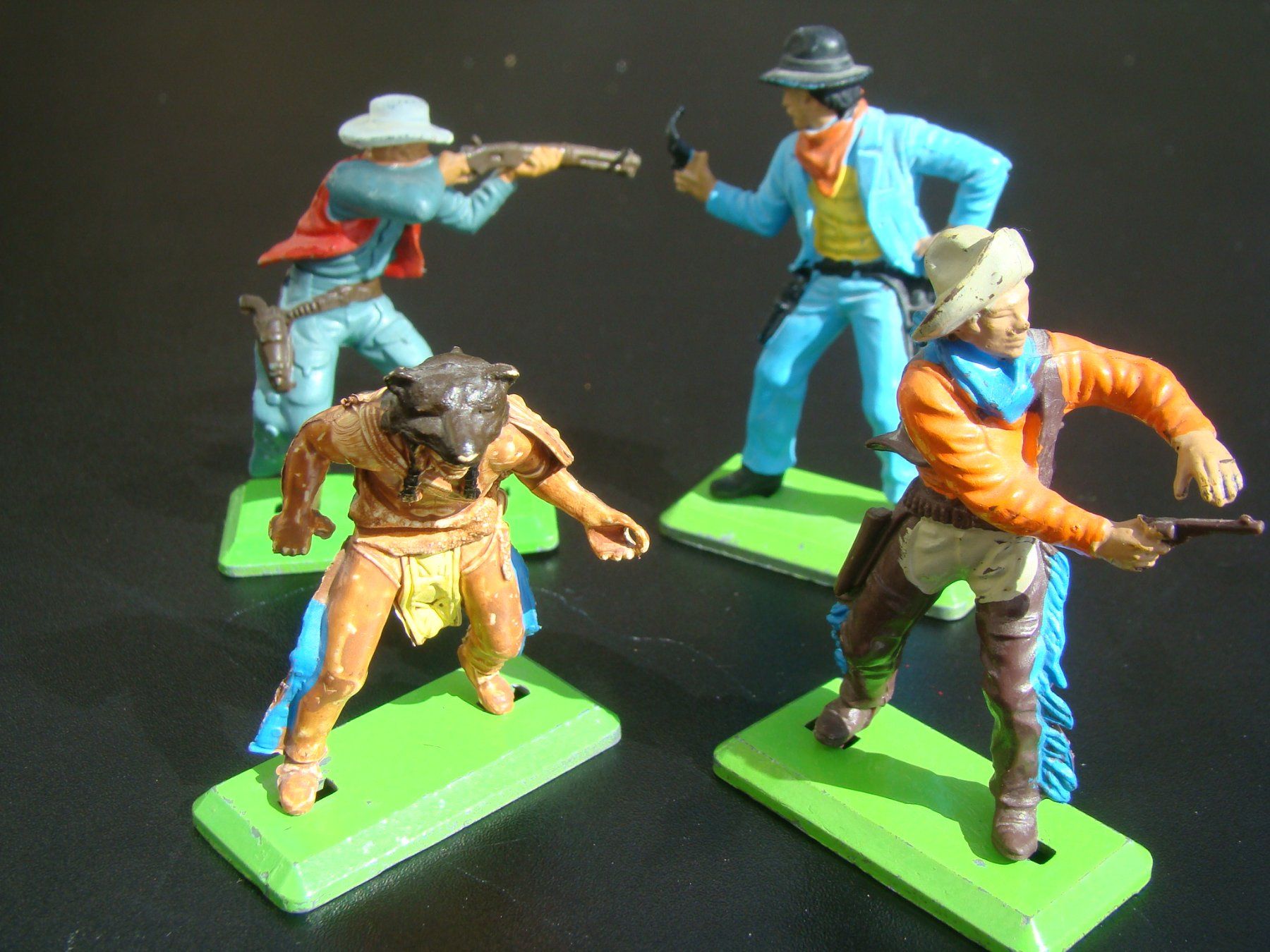 Britains Giocattoli: 4 Britains LTD 1971 Cowboy & Indianer vintage cool – Usato da Walzenhausen venduto da Vanquish711 9