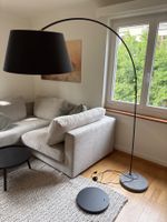 Edle Bogenlampe schwarz mit gold Schirm