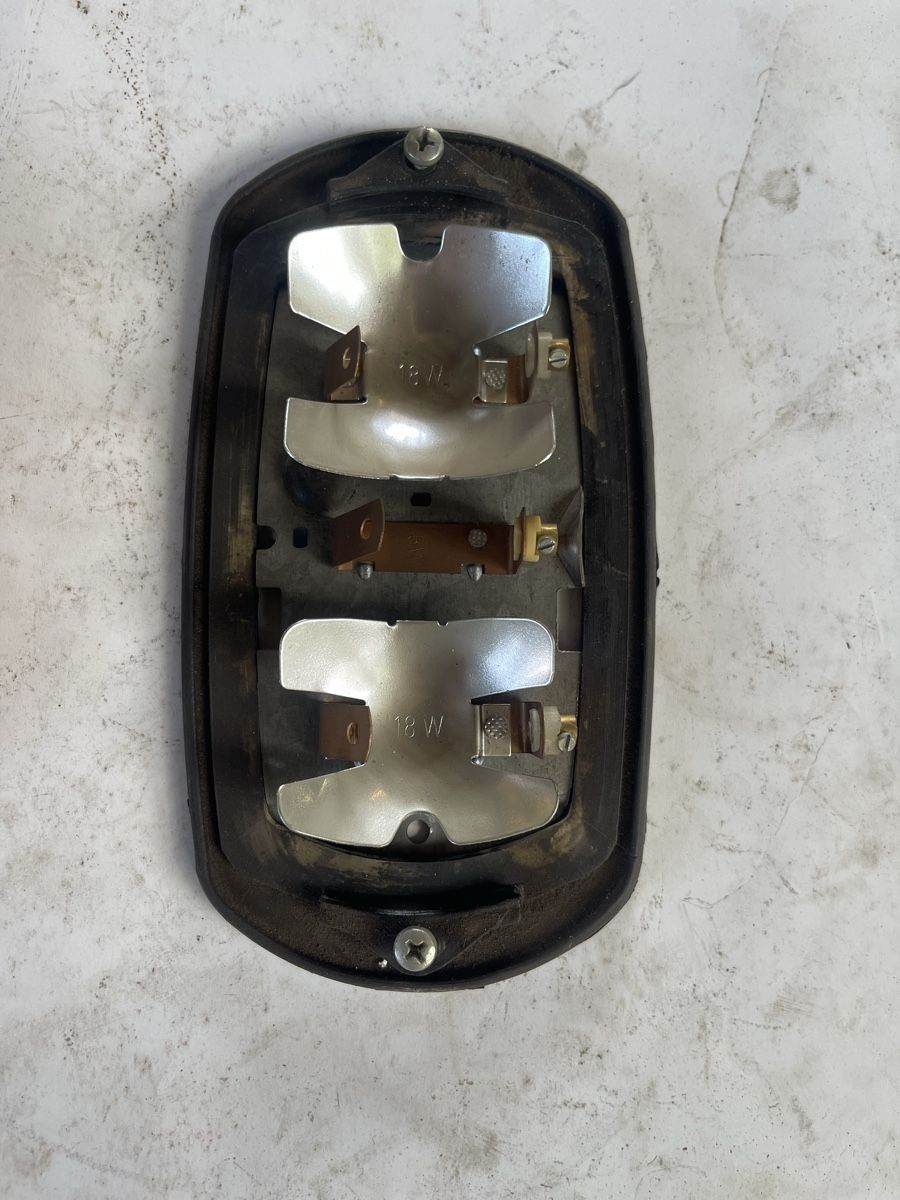Alle Autoersatzteile: Oldtimer Rücklicht – Gebraucht aus Altbüron von Garage-Bulak 1
