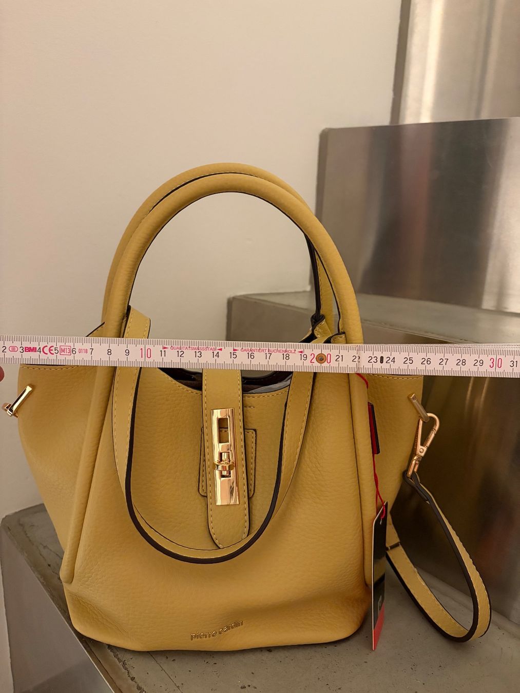Pierre Cardin Taschen für Damen: Pierre Cardin yellow shoulder bag – Neu und originalverpackt aus Zürich von Sonikasantos 6
