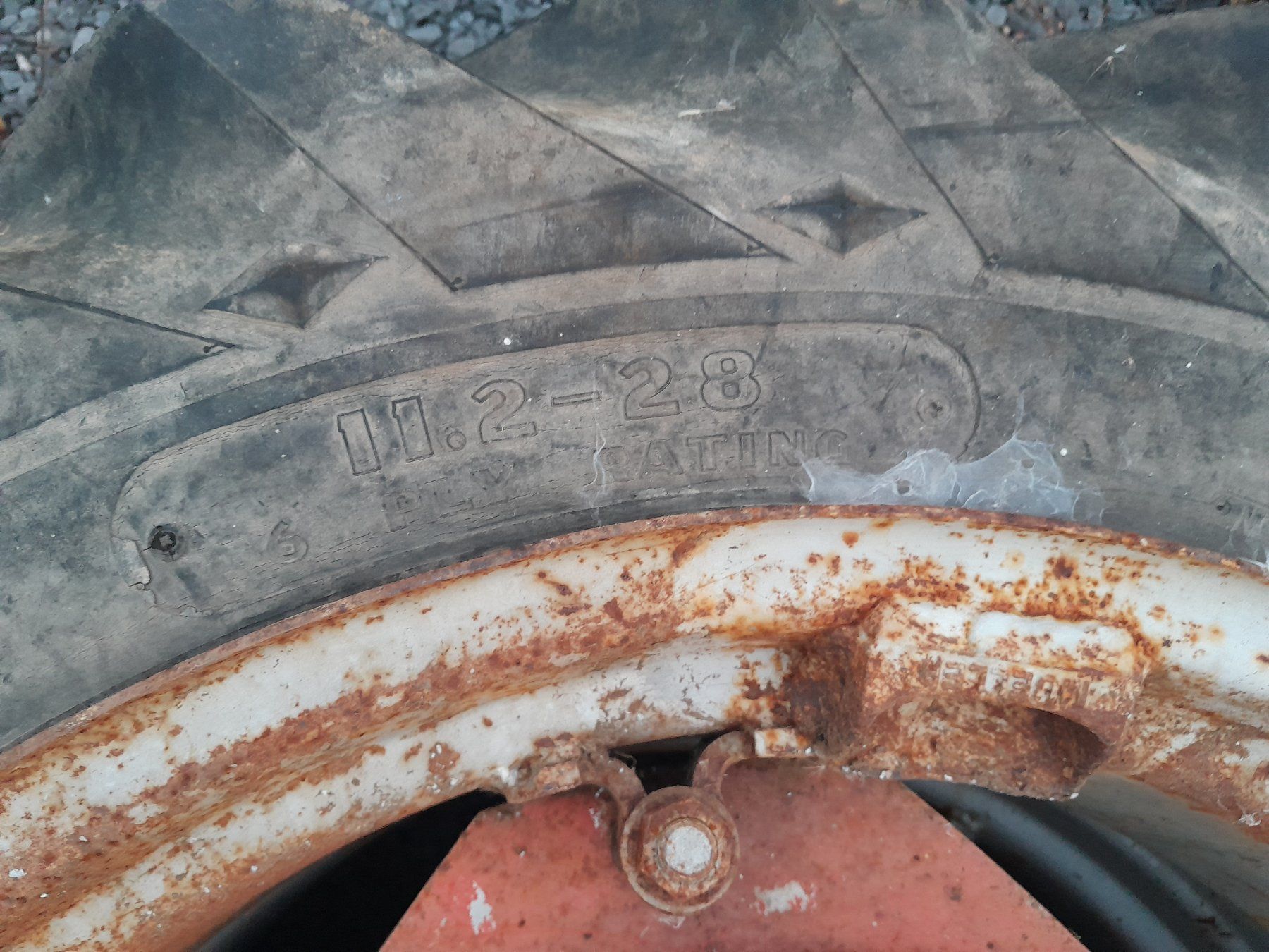 Goodyear Pneus & Kompletträder: Rad 11.2-28 – Gebraucht aus Menzingen von Staub-Landtechnik 3