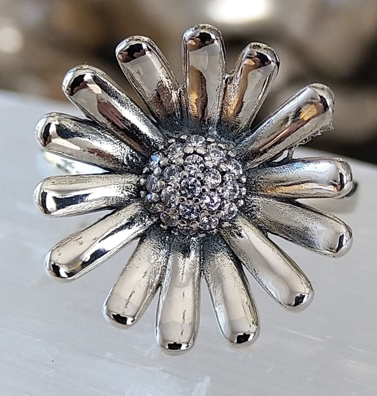 Anelli: RING MIT MARGERITE BLÜTE IN 925 SILBER – Usato da Romanshorn venduto da BoutiqueA 1