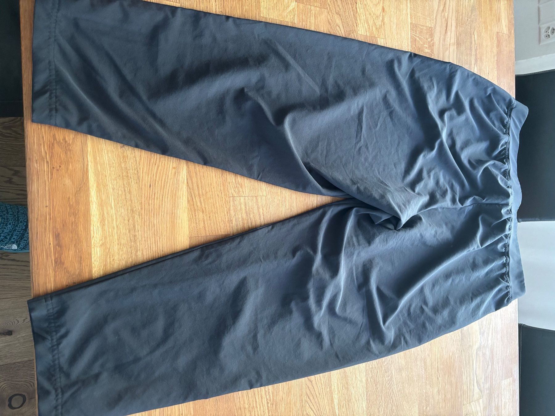 New Balance Pantaloni: new Balance dünne Trainerhose dames gr Xl – Usato da Geuensee venduto da sonnetje 2