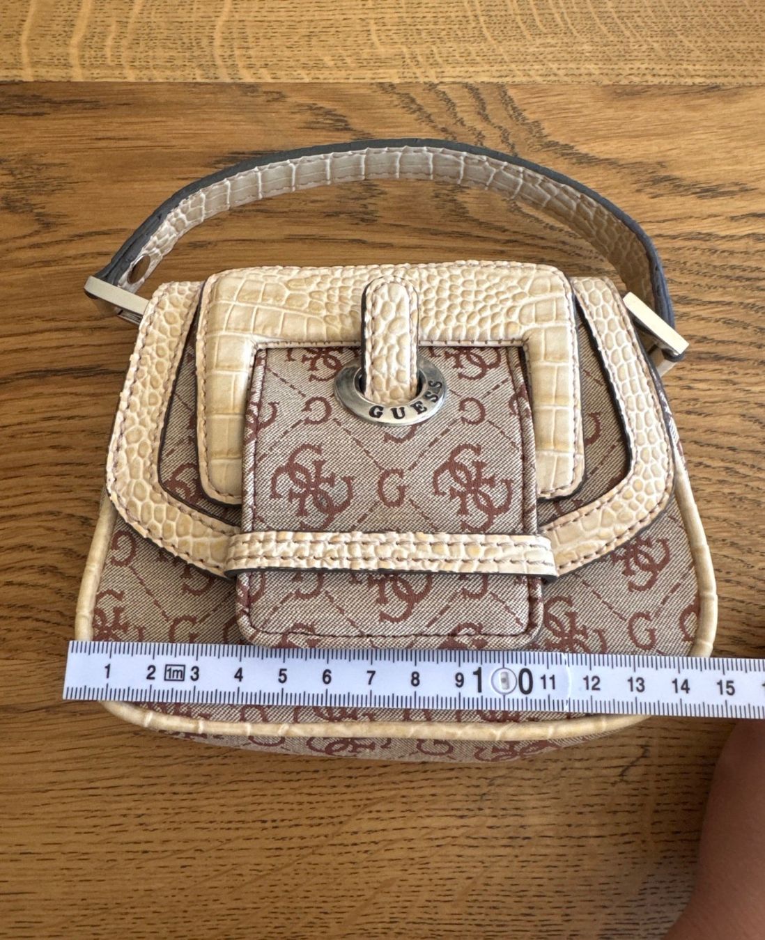 Guess Taschen für Damen: Mini Y2K Guess Handtasche – Gebraucht aus Balsthal von armenharut 6