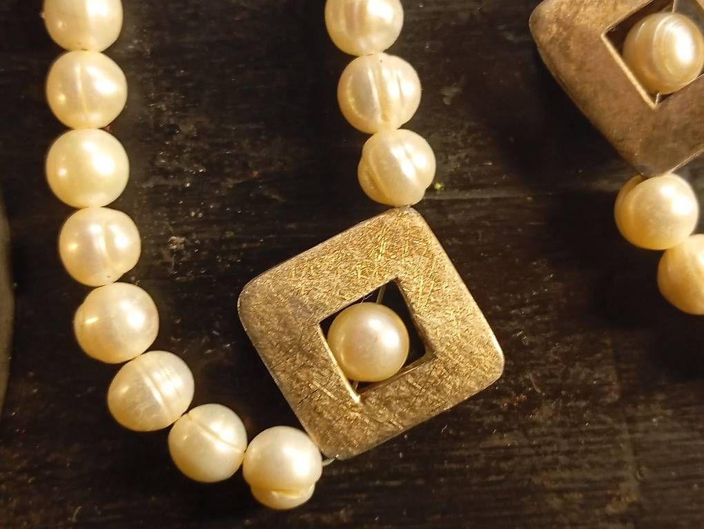Ketten: Elegante Perlenkette mit silbernen Details 925 – Gebraucht aus Basel von Petergunn 3