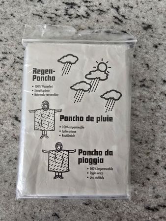 Neuer Regenponcho, wasserfest, ideal für Festivals!