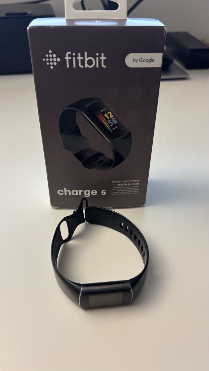 Fitbit Smartwatch: Fitbit Charge 5 Fitness Tracker – Usato da Uettligen venduto da urbaner1