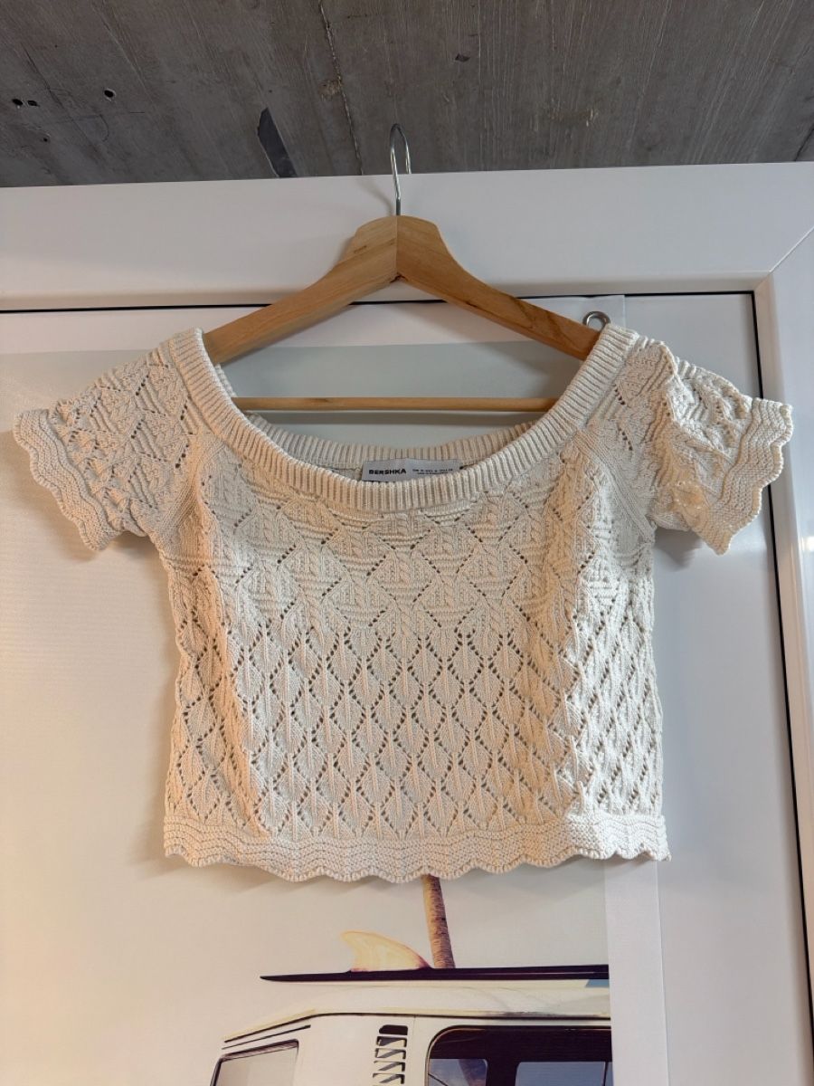 Bershka Pullover & Sweatshirts: Bershka Pullover kurzarm cremeweiss Grösse M – Gebraucht aus Känerkinden von melbaumg