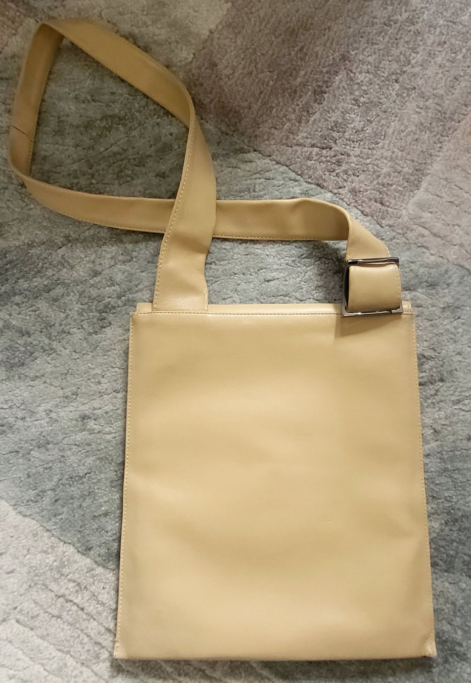 Borse da donna: Sac à bandoulière. – Usato da Neuchâtel venduto da wikit 1