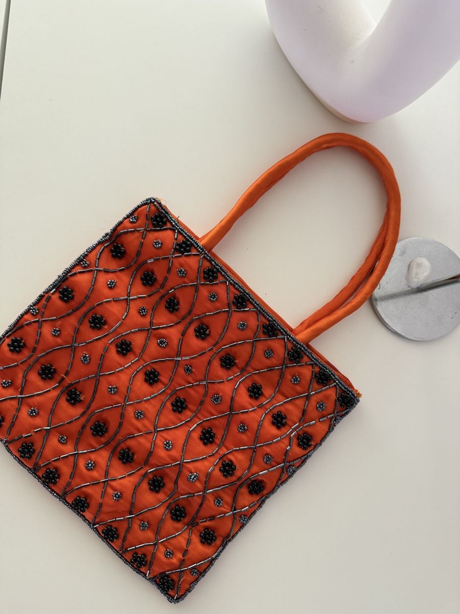 Sacs femmes: Sac à main orange perlé  – D'occasion à Monthey par sen_6ckr 1