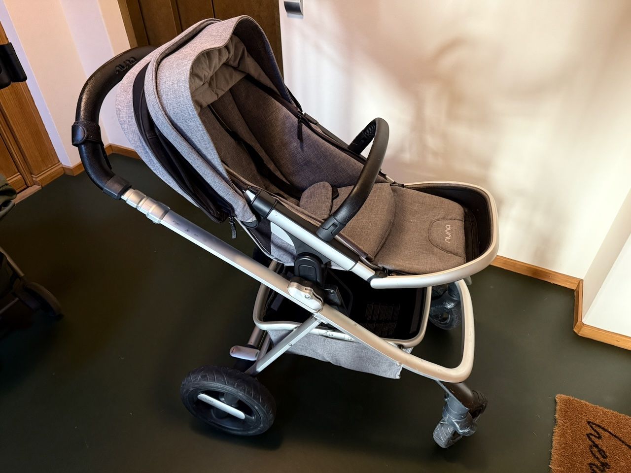 Nuna Poussette: Nuna Kinderwagen Komplettset / Nuna complete stroller set – D'occasion à Luzern par bar_5lln 1