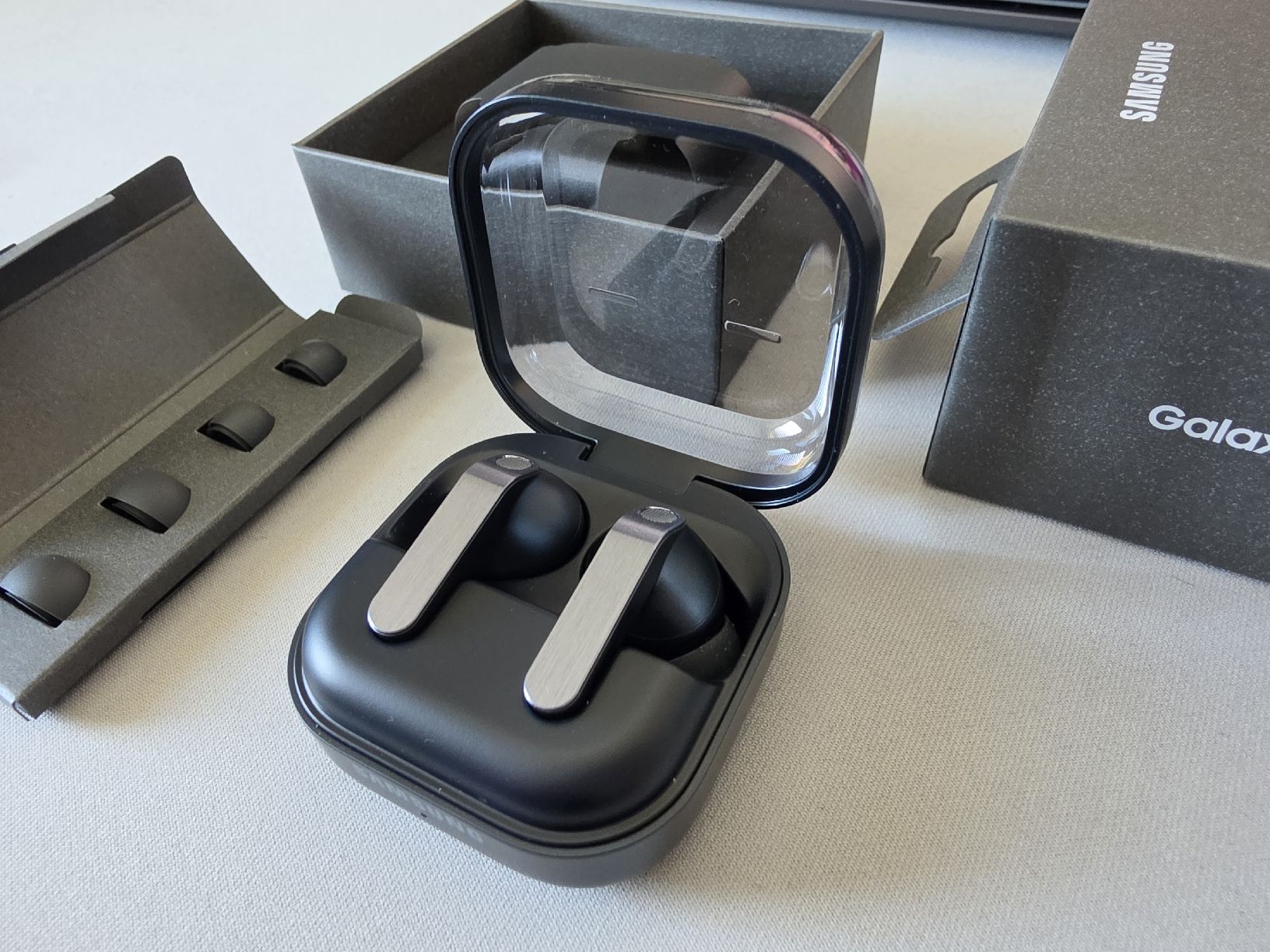 Samsung Casques audio: Samsung Galaxy Buds4 Pro – Neuf (Voir description) à Payerne par sylsylo 1
