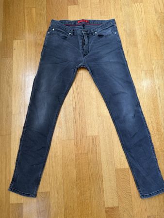 Hosen Hugo 734 grau mit Loch Grösse 32/32 defekt